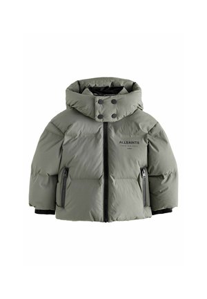 Veste rembourrée gris-vert avec un col montant, accents noirs, fermeture à double pression et poches latérales zippées. Présente un logo noir.