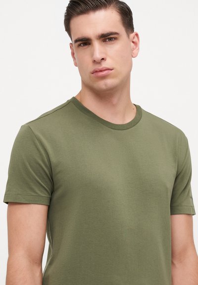 Short-sleeve olive green t-shirt made of soft fabric, featuring a crew neck and a smooth, even texture. Simple design with no patterns.