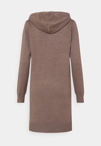 Abito felpa con cappuccio in tessuto marrone a maglia, con maniche lunghe e polsini a coste, caratterizzato da un semplice design della schiena senza adornamenti.