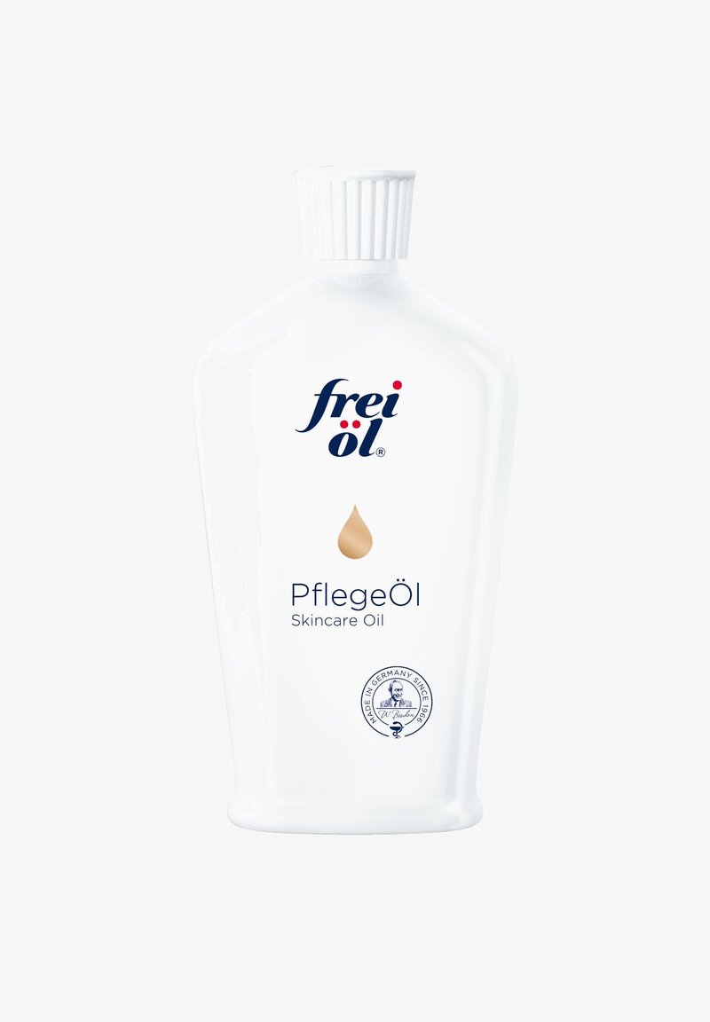 Weiße Plastikflasche mit einer konischen Form, geripptem Deckel, blauem Textlogo "frei öl" und einem goldenen Tropfensymbol. Das Etikett trägt die Aufschrift "PflegeÖl Skincare Oil."
