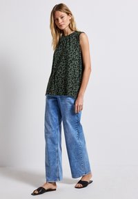 Street One - Top