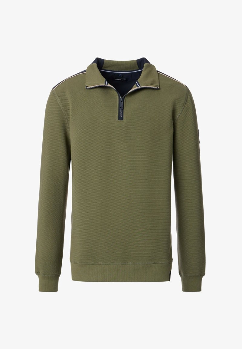 Grön pullovertröja med dragkedja i kragen, ribbad textur, marinblå detaljer på kragen och axlarna, samt logotypdetalj på ärmen.