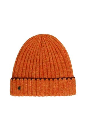 Gorro de punto acanalado naranja con una banda más oscura y un parche decorativo de logo. Textura suave, parte superior redondeada y ajuste ceñido para mantener el calor.
