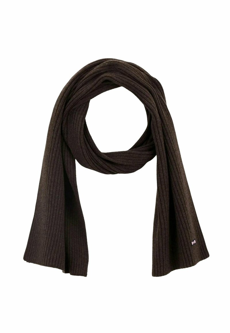 Écharpe en tricot côtelé marron foncé repliée en boucle, avec les deux extrémités suspendues, montrant un petit logo rectangulaire à une extrémité.
