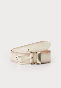 Ceinture en cuir beige avec une boucle en métal argent�é et trois passants horizontaux. Texture lisse avec une extrémité effilée.