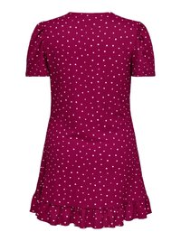 Korte magenta jurk met witte stippen, korte pofmouwen en een gerimpelde zoom, gezien van achteren.