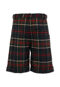 Shorts à carreaux en tissu doux, mêlant des couleurs marine, rouge et vert. Ourlet revers avec une poche latérale et un détail bouton.