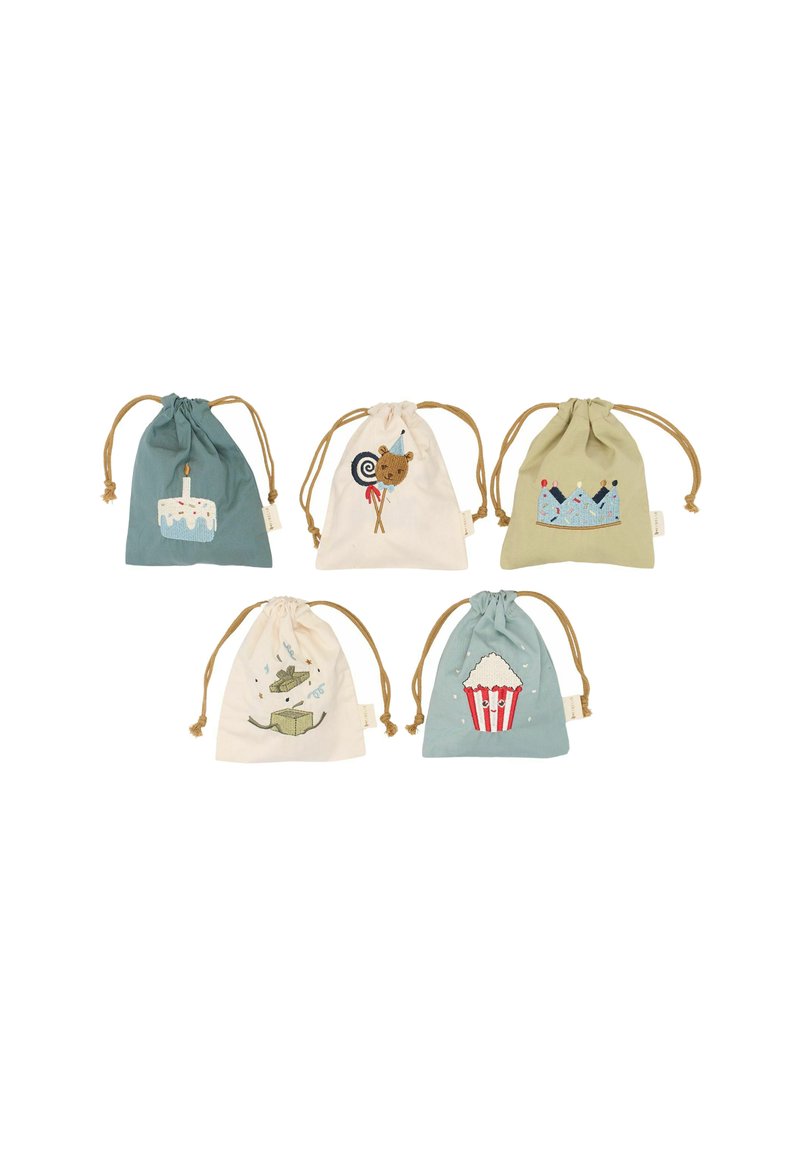 Sada piatich stiahnuteľných tašiek v pastelových farbách: zelenej, svetlomodrej a smotanej, s rôznymi vyšívanými vzormi vrátane torty a popcornu.