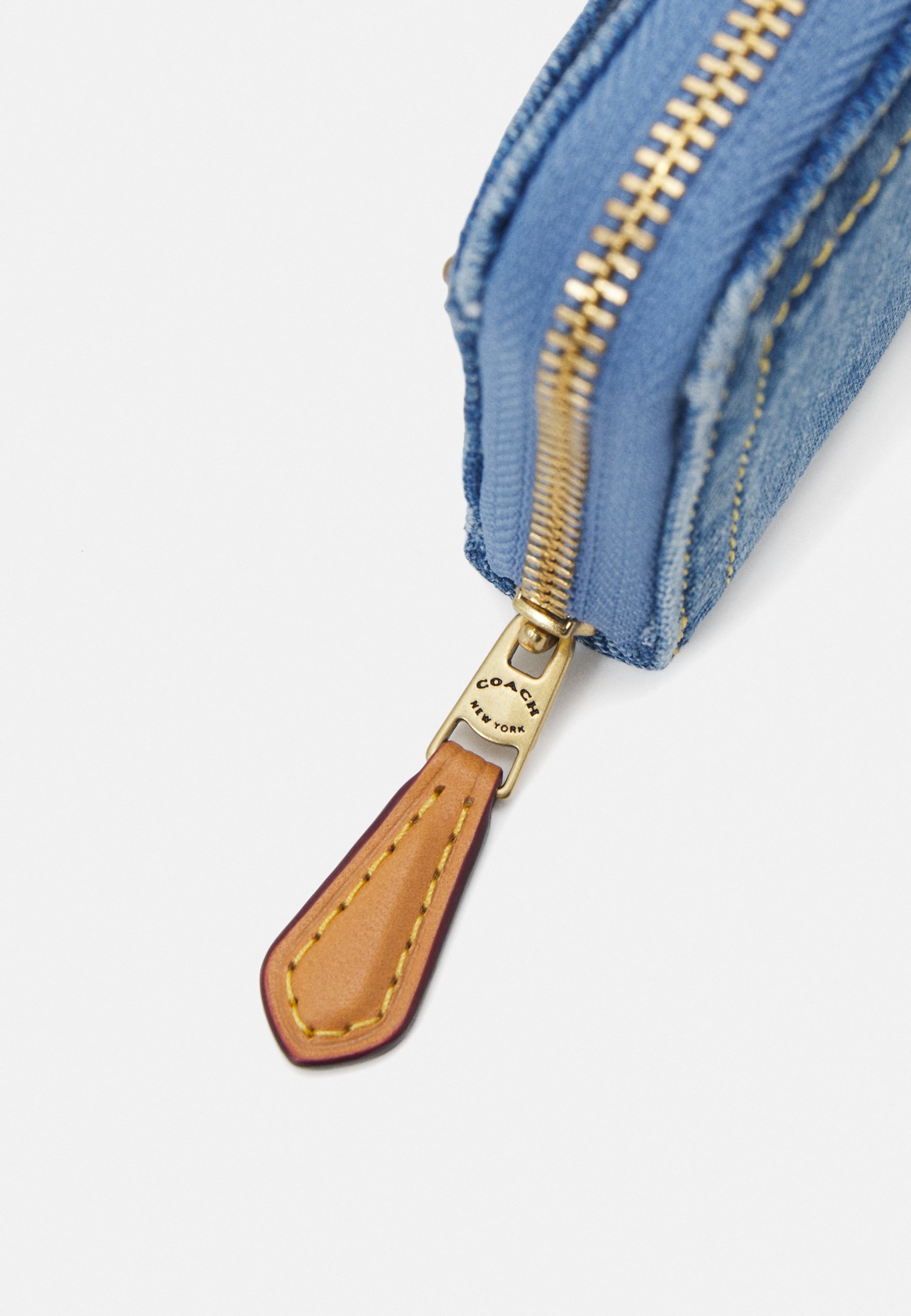 COACH ESSENTIAL SMALL ZIP AROUND CARD CASE - Wallet - indigo