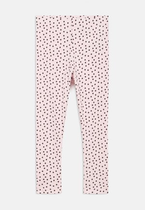 Leggings feitos de tecido leve cor-de-rosa com nervuras verticais, apresentando bolinhas roxas escuras dispersas e um cós elástico.