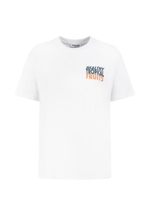Weißes T-Shirt mit kurzen Ärmeln und Rundhalsausschnitt, mit dem Schriftzug "Healthy Tropical Fruits" in blauer und oranger Schrift auf der linken Brust gedruckt.