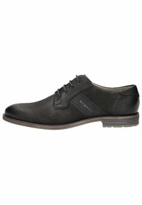 Zapato de vestido de cuero negro con punta redonda, costuras sutiles, diseño de cordones, superficie lisa y un panel lateral texturizado con logotipo.