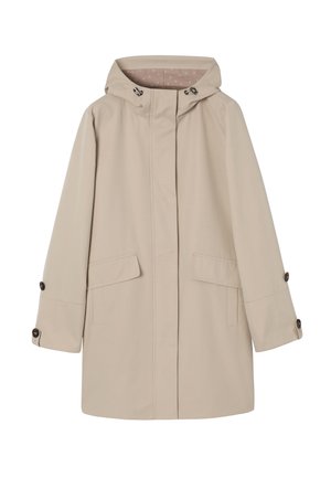 Beeži kapuutsiga vihmamantel ees taskute klappide, varjatud ees sulgemise ja nööpidega varrukate mansettidega, esitatud tasasel valgel taustal.