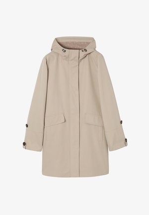 Beeži kapuutsiga vihmamantel ees taskute klappide, varjatud ees sulgemise ja nööpidega varrukate mansettidega, esitatud tasasel valgel taustal.