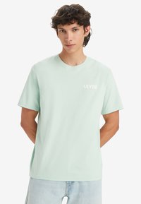Levi's® RELAXED FIT GRAPHIC TEE - Camiseta básica - aqua foam