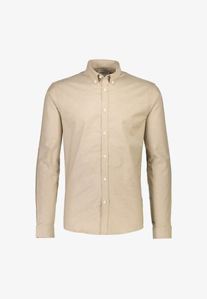 Beżowa koszula z długim rękawem, z kołnierzykiem zapinanym na guziki, przednim zapięciem oraz mankietami. Materiał wydaje się gładki o miękkiej fakturze.