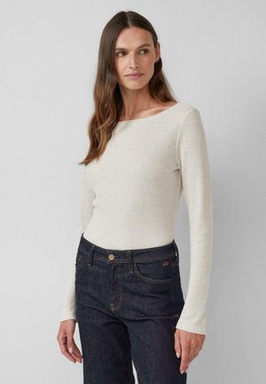 - Sweter