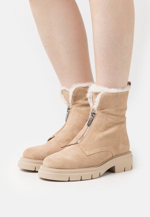 Winter boots - cream