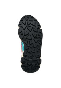 Svart gummiyttersula med triangulärt mönster, vadderad mellansula, färggupper av tyg med rosa och blå inslag.