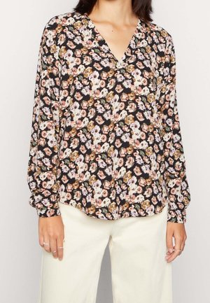 Blouse fleurie avec un fond noir, ornée de fleurs roses, violettes et orange, design en col en V, manches longues et texture de tissu douce.
