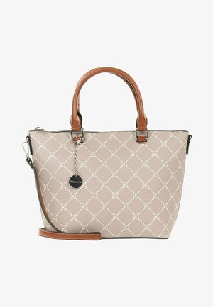 Beige handtas met geperst diamantmotief, bruine lederen handgrepen, afneembare schouderriem en zilverkleurige metalen accenten.