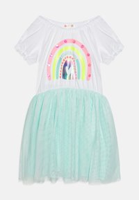 Biała sukienka z krótkim rękawem i tęczową grafiką, ozdobiona błyszczącymi akcentami oraz miętową spódnicą z tiulu. Miękki bawełniany top z plisowanym dekoltem.