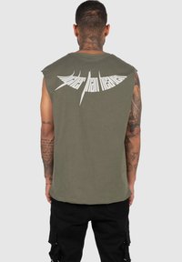 MJ Gonzales HIGHER THAN HEAVEN V.4 SLEEVELESS TEE - Felső - olive