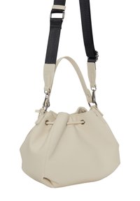 Beige bucketväska gjord av slät syntetisk material. Har justerbar svart rem, silverfärgad hårdvara och dragsnöre stängning.