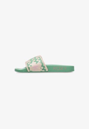 Sandale slide verte avec bride à motif floral beige et logo rose "ROXY" sur la semelle, vue de côté sur fond blanc.