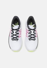 New Balance FRESH FOAM X EVOZ V3 biały