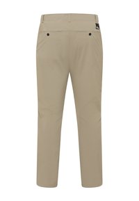 Pantaloni beige con un taglio dritto, due tasche posteriori con bottoni scuri e un tessuto morbido e leggero. Fascia elastica visibile.