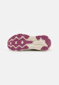 HOKA CHALLENGER 7 - Běžecké boty do terénu - forest floor/beet root