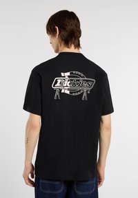 STATESVILLE - Print T-shirt - black