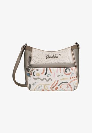 Borsa a tracolla con pannelli beige e taupe, motivo astratto colorato sulla tasca frontale, logo in metallo "Anekke" e portachiavi con ciondolo rotondo.