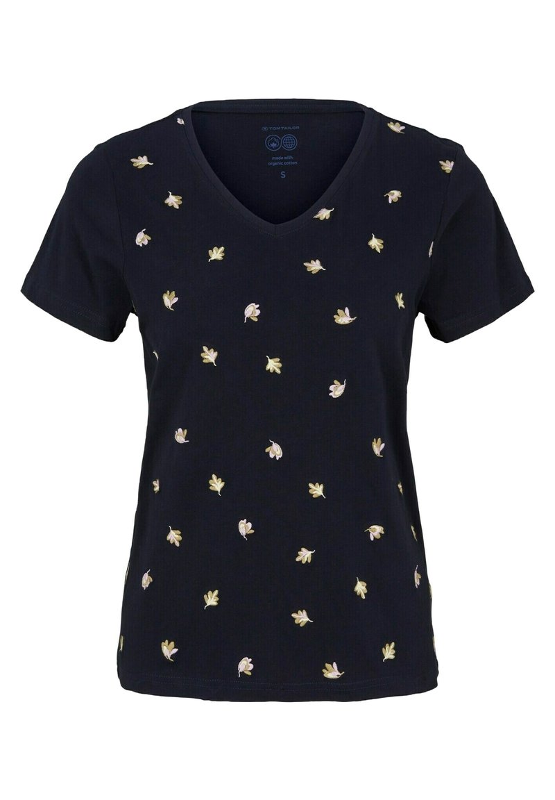 Camiseta de cuello en V de color navy hecha de algodón orgánico, con bordados florales dispersos en tonos crema y verde. Mangas cortas y dobladillo recto.