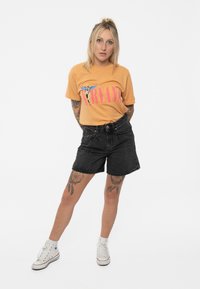 Paradiso Clothing NIRVANA UTERO  - Print T-shirt - orange