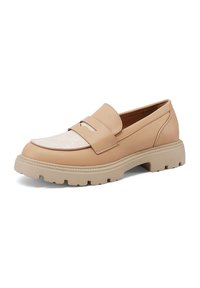 Mocassino in pelle beige con pannello in tessuto decorato e suola spessa e texture. Presenta un design elegante e una fascia larga sul ponte del piede.