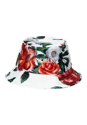 Witte bucket hat met rode, oranje en witte rozen en groene bladeren, geborduurd "SIKSILK" logo aan de voorkant.