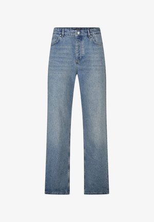 Blauwe rechte denim jeans met knoop- en ritssluiting aan de voorkant, ceintuurlussen en voorzakken op een witte achtergrond.