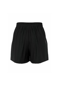 Čierne voľné šortky s elastickým pásom a jemnými záhybmi, pohľad spre predok na bielom pozadí.