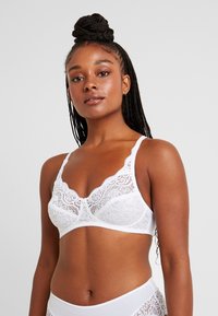 Triumph - AMOURETTE - Triangle bra - white Thumbnail Image 1