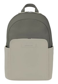 Zaino in tessuto grigio con tasca anteriore grigio chiaro. Presenta una parte superiore arrotondata, doppia cerniera e una maniglia superiore. Design minimalista senza motivi.