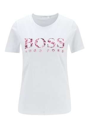 Weißes T-Shirt mit kurzen Ärmeln, das ein auffälliges "BOSS"-Logo mit Blumenmuster in Pink und Schwarz zeigt. Glatte Textur, Rundhalsausschnitt.