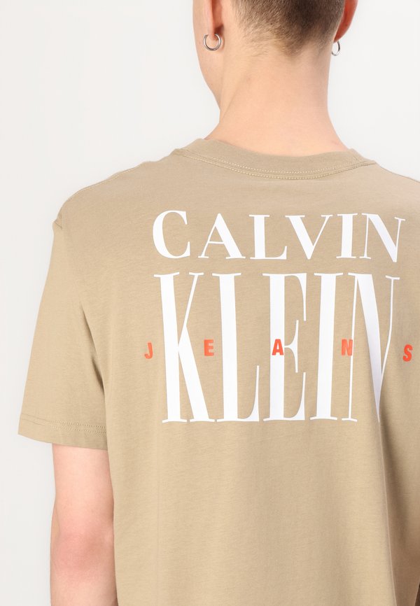 SERIF FONT GRAPHIC TEE UNISEX - Print T-shirt - tree house2