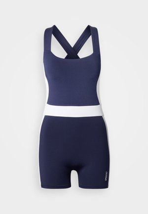 Marineblauw sportief badpak met kruisbandjes aan de achterkant, witte zijkanten en shorts-ontwerp. Gemaakt van een gladde, rekbare stof.