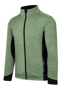 Grüne Fleecejacke mit hohem Kragen, schwarzen Seitenpaneelen und einem Reißverschluss vorne. Sie hat eine blaue Reißverschlusstasche auf der linken Seite.