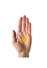 Caramelo amarillo en forma de gel mostrado sobre una palma. La mano está abierta, mostrando una textura suave y un tono de piel natural.