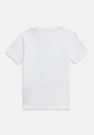 Απλό λευκό κοντομάνικο T-shirt με στρογγυλή λαιμόκοψη, εμφανιζόμενο από πίσω, με απλό, λείο ύφασμα και χωρίς ορατά σχέδια ή λογότυπα.