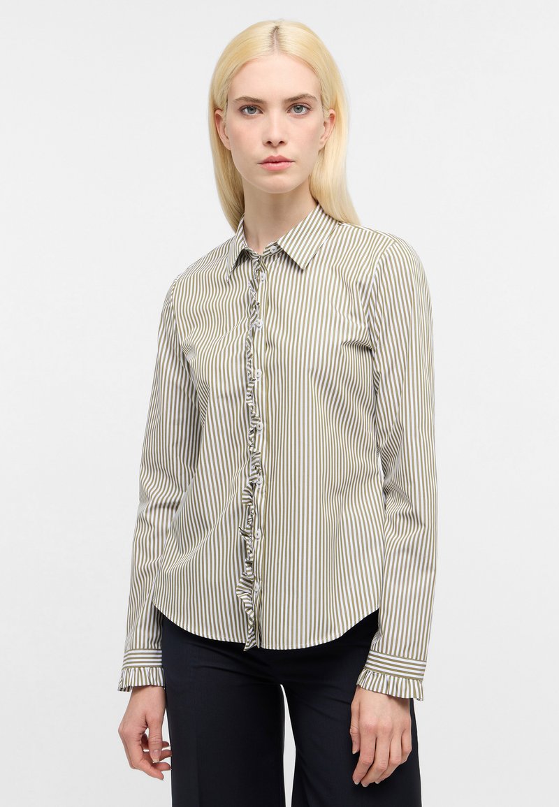 Gestreepte button-up shirt in beige en olijfgroen, met een franje aan de voorkant en accenten op de manchetten, met lange mouwen en een getailleerde pasvorm.