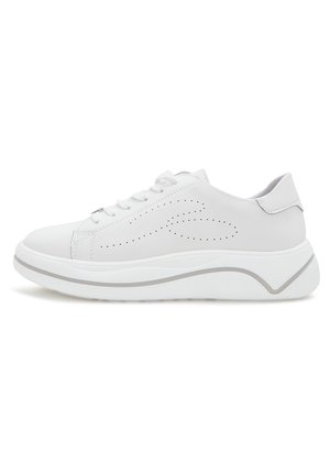 Trainers - white